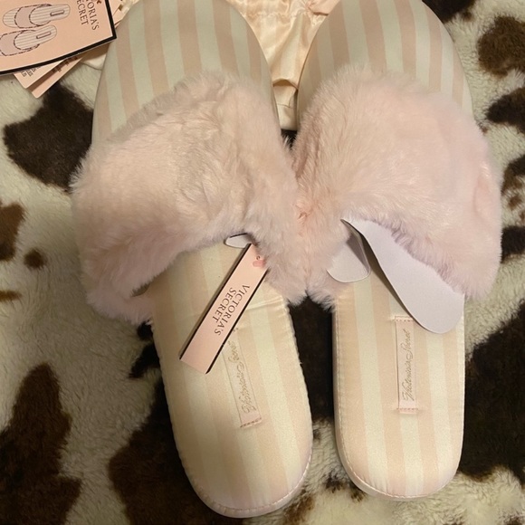 New XL Victoria Secret pink lightweight pajama shorts! Bundle slippers $ave big! - Picture 2 of 4